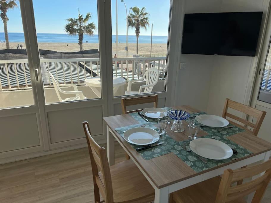 Le Carrousel - Apt Vue Mer - Plage A 10 M - Clim - Wifi Canet-en-Roussillon Eksteriør billede
