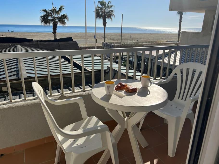 Le Carrousel - Apt Vue Mer - Plage A 10 M - Clim - Wifi Canet-en-Roussillon Eksteriør billede