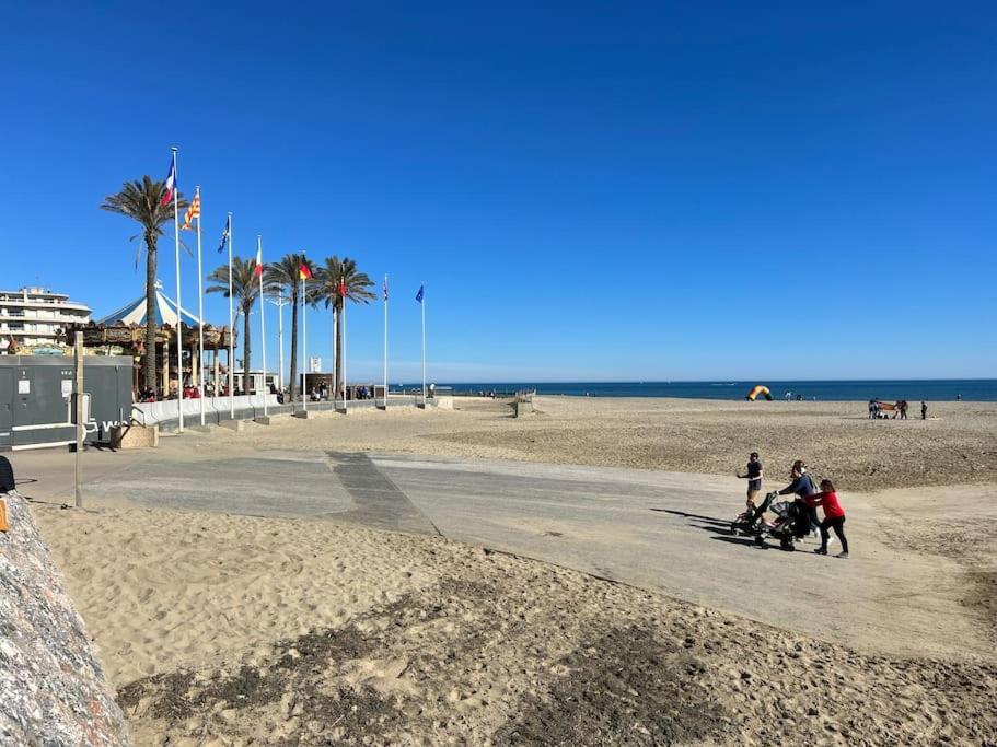 Le Carrousel - Apt Vue Mer - Plage A 10 M - Clim - Wifi Canet-en-Roussillon Eksteriør billede