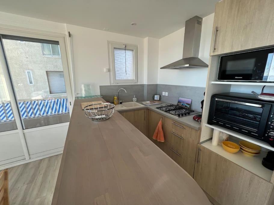 Le Carrousel - Apt Vue Mer - Plage A 10 M - Clim - Wifi Canet-en-Roussillon Eksteriør billede